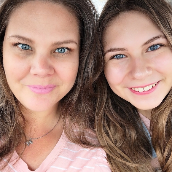 Chilled Pink LipSense HydraMatte Long Lasting Lip Color - Picture 2 of 3